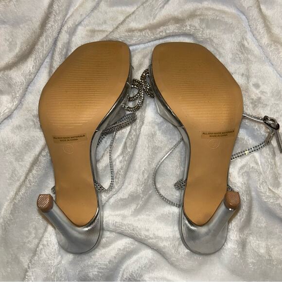 Women’s Silver Strappy Heels X2B Size 6 Regular 4 Inch Heels - Picture 5 of 9